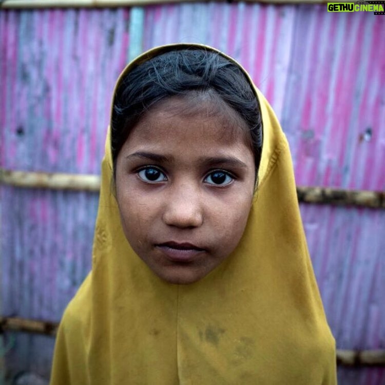 Susan Carland Instagram - Sweet little Yasmin here is only 6. Like 500,000 other Rohingya children, she fled violence & killings in Myanmar, only to face a new risk in Bangladesh: floods (and subsequent disease) from monsoons. . My friends, this is urgent. The Rohingya people have faced so much horror already. Now, more than ever, is the time for us to help. . In these last ten days of Ramadan, please donate generously to @unicefaustralia, who are on the ground working around the clock to provide supplies & protection for kids like Yasmin. (Link to donate in my bio).
