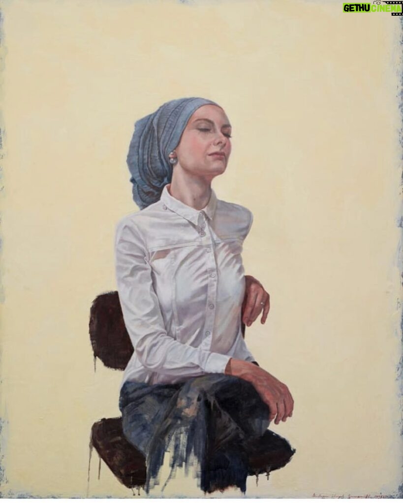 Susan Carland Instagram - This painting of me by surgeon Andrew Greensmith (who decided to teach himself to paint to this casual standard. As one does.) is a finalist in this year’s #Archibald Prize. He’s clearly one of those sickeningly talented individuals who excels at whatever he turns his mind to. He’s also a really nice, thoughtful bloke. Outrageous. Let’s hope he at least has a disgustingly messy car.