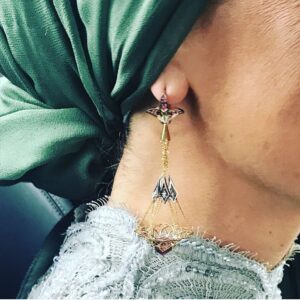 Susan Carland Instagram - #Logies2018 Thank you thank you thank you @aleem.yusuf.couture for the dress, @apsjewellery  for the ring and earrings, @siennabyronbay for breathable polish & @maryannehong for my make up! #HijabisRepresent