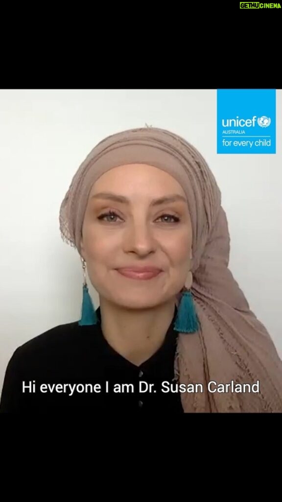Susan Carland Instagram - I've teamed up with @unicefaustralia to share my online study tips for school and university students during iso! 1. Set up work mode (and this can be anywhere, no matter how small!) 2. Actively engage with your studies, teachers, and classes 3. Connect with each other @unicefaustralia is supporting parents, carers, children and families across Australia by providing helpful resources during COVID-19. Head to unicef.org.au/coronavirus for more resources @monash.arts @monash_uni #learningathome #stayhome