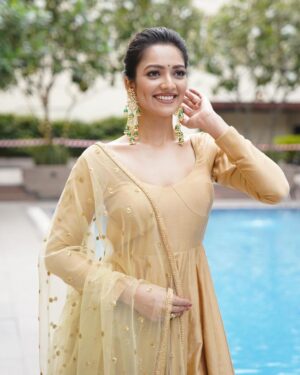 Susmita Chatterjee Instagram - Smile, because today you are a lot stronger than you were yesterday… 

Wearing @fashiondoctor_official 
Makeup & Hair @kajuguhaofficial