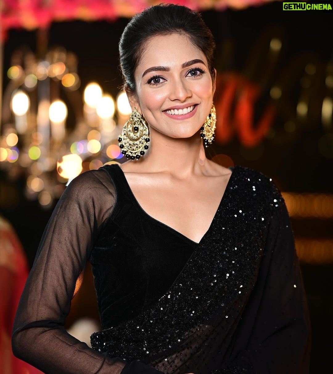 Susmita Chatterjee Instagram - You guys have my heart 💓 @twc2014india 📸 @bipradip_chakraborty @siladitya_dutta MUA @kajuguhaofficial Hair @sujitdas466 Wearing @ethnic_boutique61 @kiara_sen111 earrings @theycallmetpd