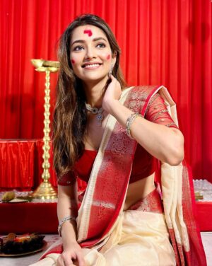 Susmita Chatterjee Instagram - শুভ বিজয়া 🙏🏻 

Abar Esho Maaa…🥹