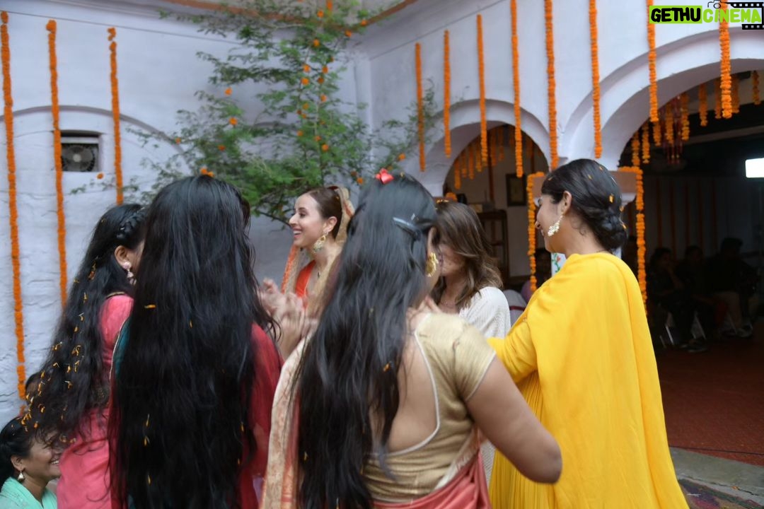 Suzanna Mukherjee Instagram - Till we meet again 💗 📸@deepikapathakofficial @enabshenab #kaalkootonjiocinema #Kaalkoot #behindthescenes #theend #thebeginning #behindthescenes #thelastsupper #suzannamukherjee #enabkhizra #seemabiswas #happyending #thankyouforcoming
