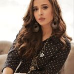 Suzanna Mukherjee Instagram - Jhankaar 🪘📿 Shot by @amitkhannaphotography Makeup/Hair @makeupbyanshu #suzannamukherjee #trapbeats #desing #photomusings #actorslife #filmsaremagic
