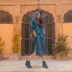 Suzanna Mukherjee Instagram - Illusions of escape .. from the sun #suzannamukherjee #photomusings #jaisalmer #rajasthandiaries #bts