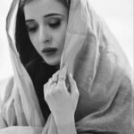 Suzanna Mukherjee Instagram - Wabi- sabi 🩶 Shot by @amitkhannaphotography Makeup/hair @makeupbyanshu #suzannamukherjee #greyaesthetic #blackandwhitephotography