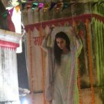 Suzanna Mukherjee Instagram - " Khara re " Thank-you @sumit.saxena.35912 @maneeshbhattofficial and @raghavandarjun for giving me this moment ❤️ 📸 @deepikapathakofficial #Kaalkoot #kaalkootonjiocinema #suzannamukherjee #behindthescenes #kharare
