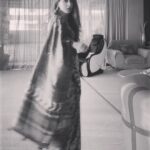 Suzanna Mukherjee Instagram - In the blur of time #suzannamukherjee #happyholidays #blurred #duggadugga #bengalithings