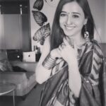 Suzanna Mukherjee Instagram - In the blur of time #suzannamukherjee #happyholidays #blurred #duggadugga #bengalithings