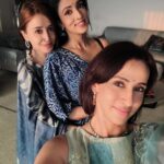 Suzanna Mukherjee Instagram - Durga Nobomi with my Devis @irismaity7 @iyogitabihani @allylovesgym #suzannamukherjee #durgapuja #duggadugga #blessings #foodandfestivities