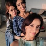 Suzanna Mukherjee Instagram - Durga Nobomi with my Devis @irismaity7 @iyogitabihani @allylovesgym #suzannamukherjee #durgapuja #duggadugga #blessings #foodandfestivities