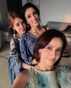 Suzanna Mukherjee Instagram - Durga Nobomi with my Devis @irismaity7 @iyogitabihani @allylovesgym #suzannamukherjee #durgapuja #duggadugga #blessings #foodandfestivities