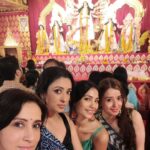 Suzanna Mukherjee Instagram - Durga Nobomi with my Devis @irismaity7 @iyogitabihani @allylovesgym #suzannamukherjee #durgapuja #duggadugga #blessings #foodandfestivities