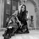 Suzanna Mukherjee Instagram - Wanderlust and desert dust 🤍 #suzannamukherjee #jaisalmer #rajasthandiaries #bts #palacelife