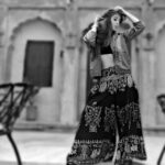 Suzanna Mukherjee Instagram - Wanderlust and desert dust 🤍 #suzannamukherjee #jaisalmer #rajasthandiaries #bts #palacelife