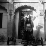 Suzanna Mukherjee Instagram - Jaisalmer 💛 #photomusings #suzannamukherjee #havelicorners #palacevibes #bts Nachana Haveli