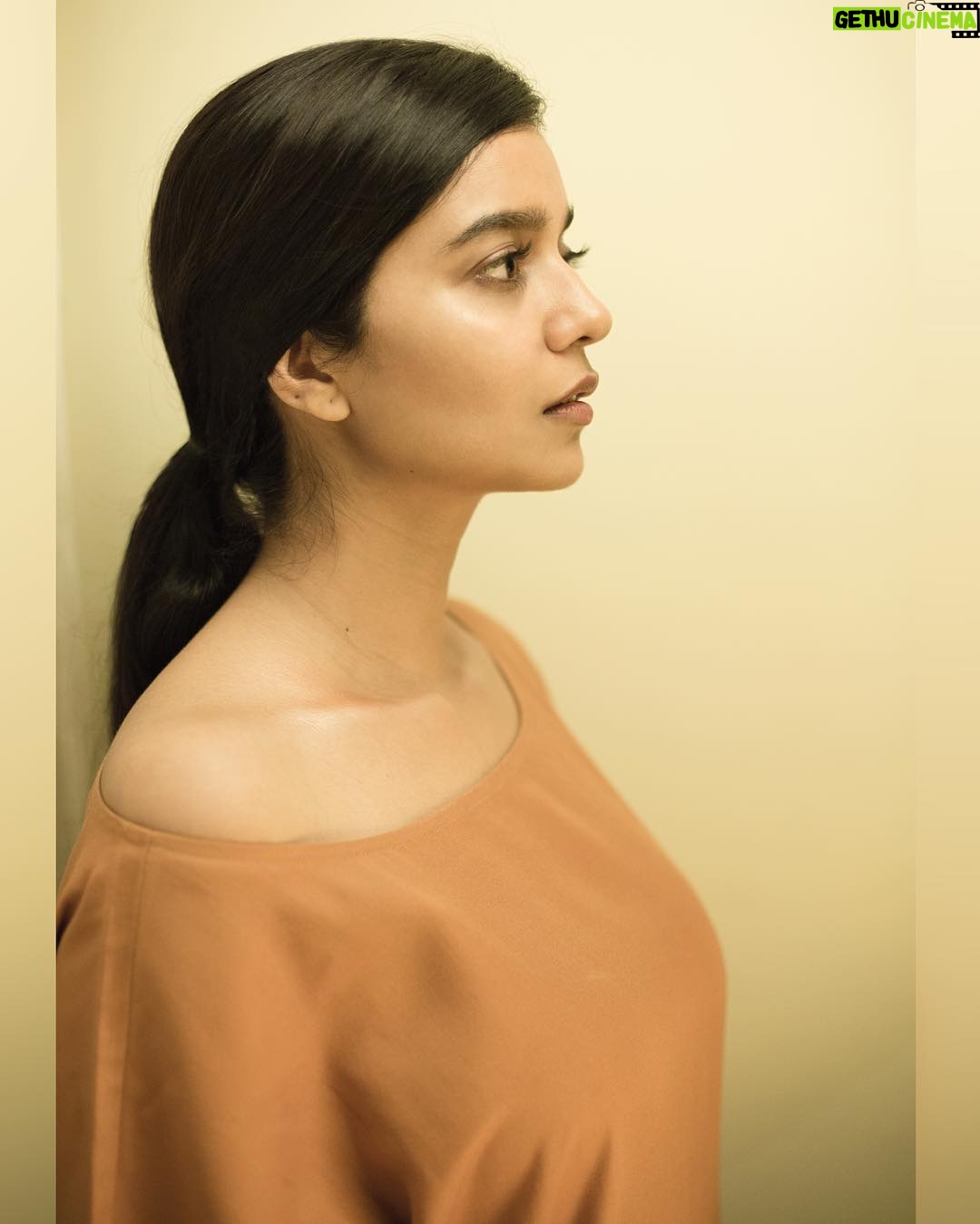 Swathi Reddy Instagram - Simplicity or minimalism is one of my favourite things :) Having said that, as you guys should've noticed by now, every look put together have several images and everyday we post a few of our fav ones. The series finishes tom,so kindly bear with the sudden inflow :) #WhenCreativeFriendsHolidayTogether #ThisHappens