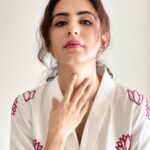 Swati Kapoor Instagram - ❣️ Wearing @_redvvelvet_