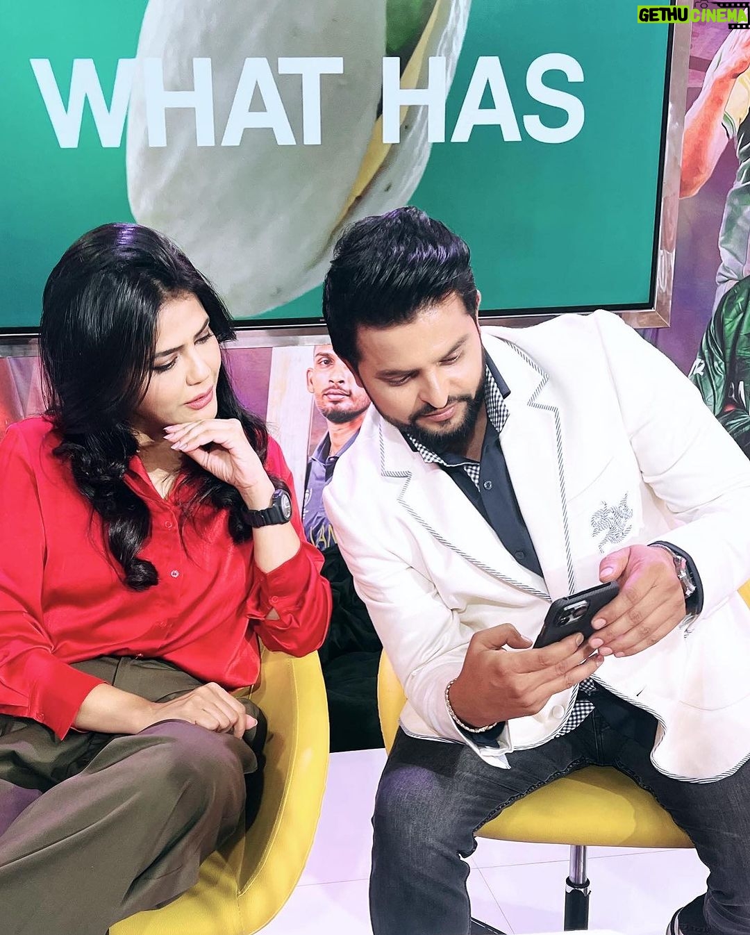 Sweta Singh Instagram - And the World Cup begins! With the coolest, sharpest, most stylish and top of my favourite batter list @sureshraina3 Film city