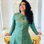Sweta Singh Instagram – “एक ऐसा भी वक़्त होता है। 
मुस्कुराहट भी आह होती है।”
जिगर मुरादाबादी