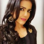 Sweta Singh Instagram - अपने जैसी कोई तस्वीर बनानी थी मुझे मिरे अंदर से सभी रंग तुम्हारे निकले (सालिम सलीम) New Delhi, India