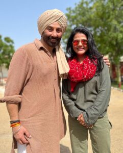 Sweta Singh Instagram - जल्द आ रहा है… @iamsunnydeol #BorderPeGadar