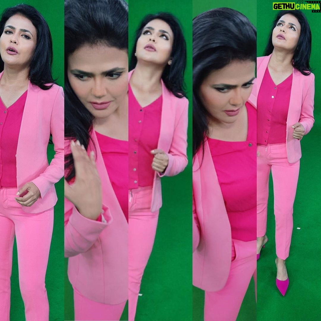 Sweta Singh Instagram - Pink & the peppy! Mood of the moment. #pink #trend