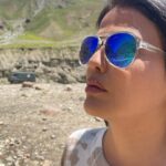 Sweta Singh Instagram - दरिया हो या पहाड़ हो टकराना चाहिए जब तक न साँस टूटे जिए जाना चाहिए (निदा फ़ाज़ली) Drass
