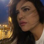 Sweta Singh Instagram - “मैं कश्ती में अकेला तो नहीं हूं मेरे हमराह दरिया जा रहा है” (नदीम कासमी) Tokyo,japan