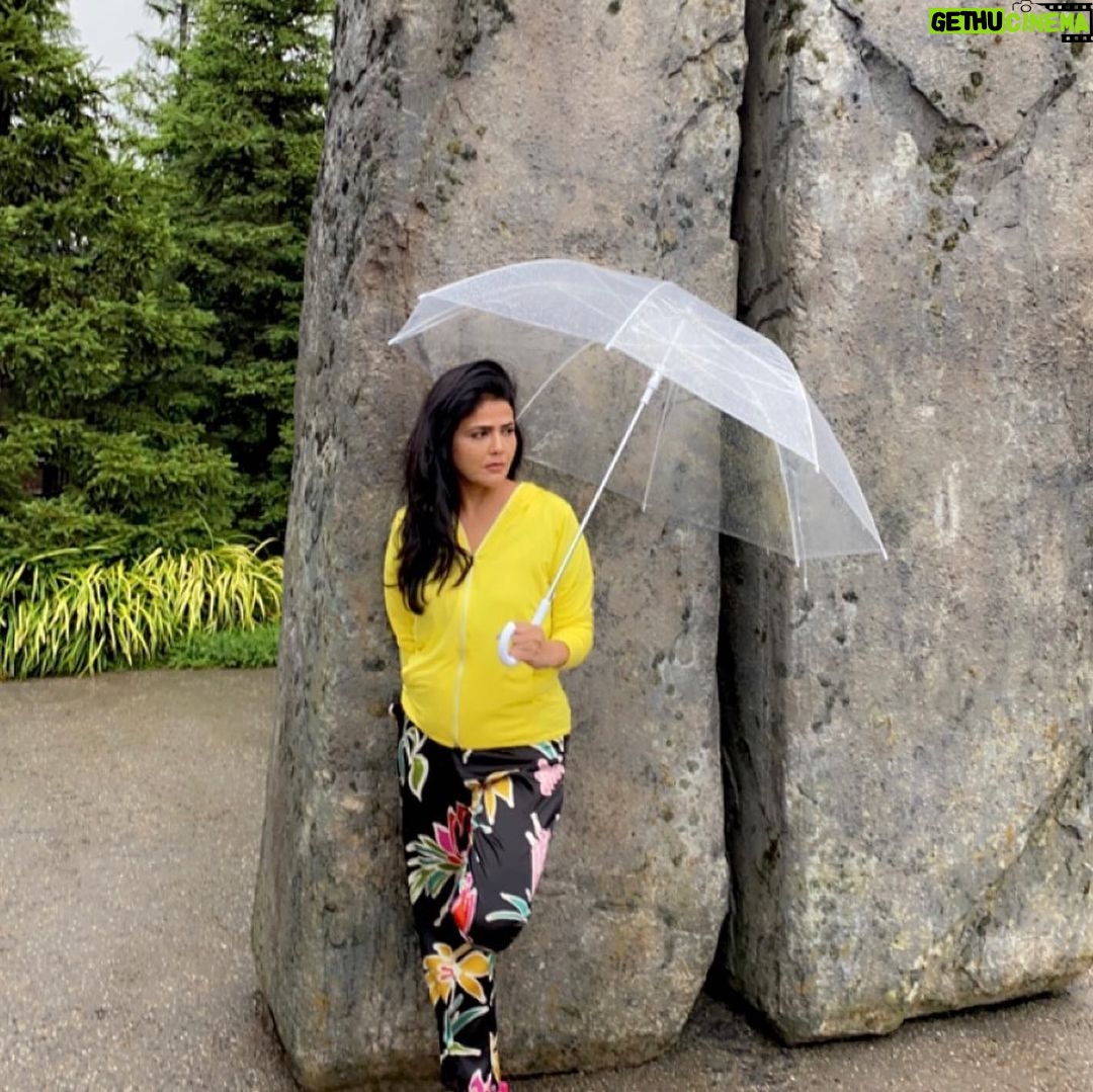 Sweta Singh Instagram - “तमाम रात नहाया था शहर बारिश में वो रंग उतर ही गए जो उतरने वाले थे” (जमाल एहसानी) Universal Studio, Osaka Japan