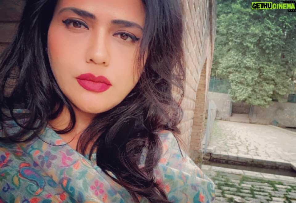 Sweta Singh Instagram - झेलम, जिनका प्राचीन नाम वितस्ता है। अनंतनाग के वेरीनाग में इसी स्थान से निकलती हैं। स्रोत पर शांत, पर बहाव में व्याकुल! Verinag