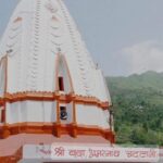 Sweta Singh Instagram – जैसे श्री अमरनाथ जी में बाबा बर्फ़ानी के दर्शन होते हैं। वैसे ही जम्मू कश्मीर के पुँछ के मंडी में बाबा चट्टानी हैं। जिन्हें बूढ़ा अमरनाथ भी कहते हैं। इस क्षेत्र का सबसे प्राचीन मंदिर होने का दावा है। Poonch, Jammu And Kashmir, India