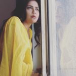 Sweta Singh Instagram – “अक्स किस चीज़ का आईना-ए-हैरत में नहीं 
तेरी सूरत में है क्या जो मेरी सूरत में नहीं”