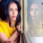 Sweta Singh Instagram – “अक्स किस चीज़ का आईना-ए-हैरत में नहीं 
तेरी सूरत में है क्या जो मेरी सूरत में नहीं”