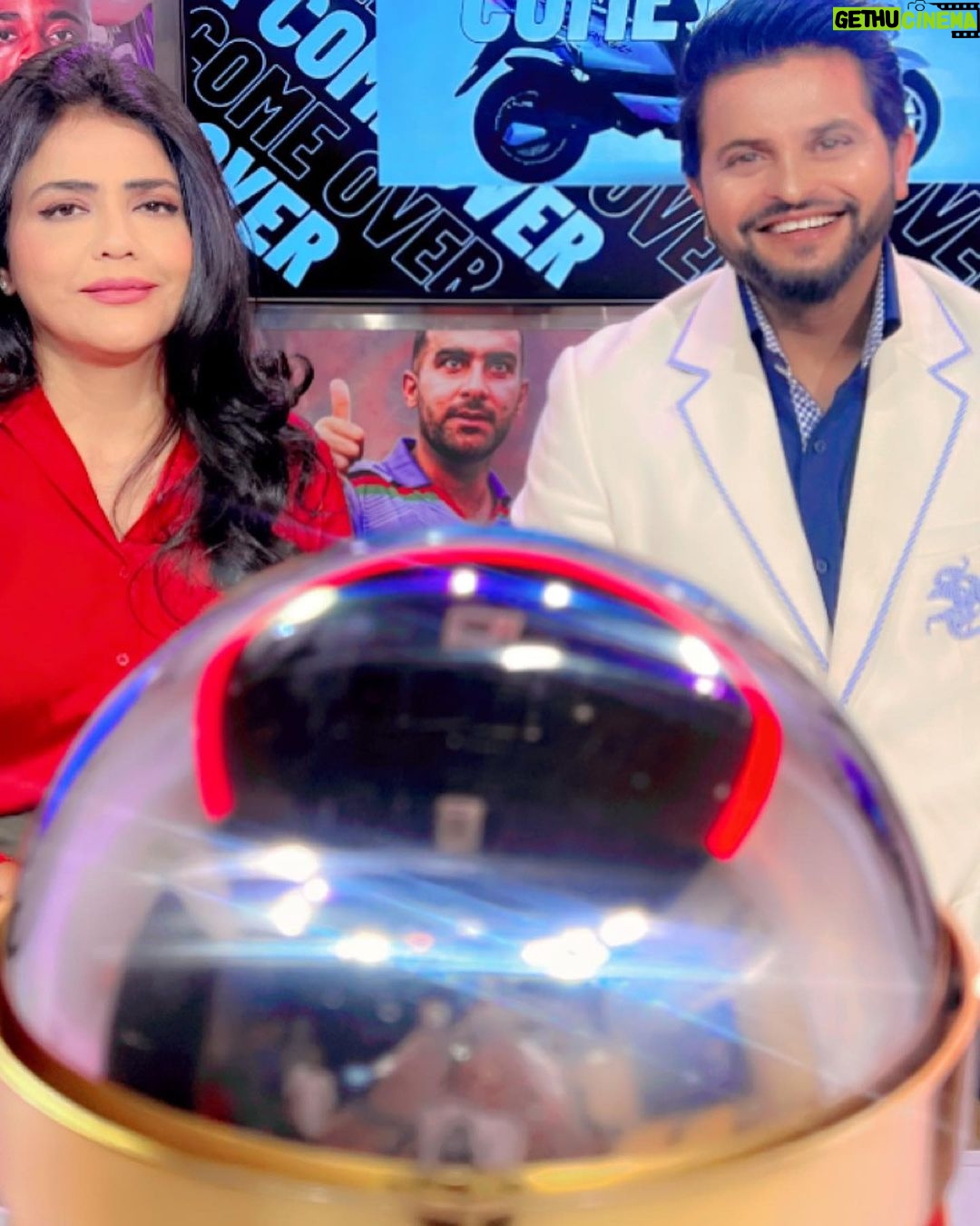 Sweta Singh Instagram - And the World Cup begins! With the coolest, sharpest, most stylish and top of my favourite batter list @sureshraina3 Film city