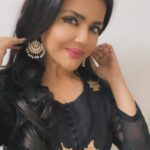 Sweta Singh Instagram – अपने जैसी कोई तस्वीर बनानी थी मुझे 
मिरे अंदर से सभी रंग तुम्हारे निकले 
(सालिम सलीम) New Delhi, India