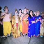 Sweta Singh Instagram - #ayodhya दीपोत्सव के सात साल हुए हैं। सौभाग्य है कि हर साल यहाँ आ पाई। रिकॉर्ड एक लाख से लगभग सवा बाइस लाख दीपों का हो गया। (साथ में रूस से आई रामलीला मंडली) Ayodhya श्री राम जन्मभूमि