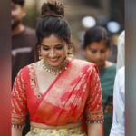 Swetha Changappa Instagram - ನಗು. ❤️🧿 ಹೆಣ್ಣಿನ ಅಲಂಕಾರಕ್ಕೆ ಮುಖ್ಯವಾದ ಆಭರಣ ನಗು.ಹೆಣ್ಣನ್ನು ಇನ್ನೂ ಸುಂದರವಾಗಿ ಕಾಣಿಸುವ ಆಭರಣ ನಗು ❤️🧿 ಅಲ್ವಾ 😍 Makeup:- @keerthiram28 Outfit:- @attire_designer_studio_ Jewellery:- @velvetboxby Hairstyle:- @hairstyle_by_shashi Assistant:- @vinoda__890 Co-ordination:- @kxsahanaa Photography:- @rakesh_hg_photography