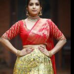 Swetha Changappa Instagram - ದಸರಾ ವಿಶೇಷ ಸಂಚಿಕೆಗೆ ನಾನು ಅಲಂಕಾರ ಮಾಡಿಕೊಂಡಿದ್ದು, ರೆಡಿ ಆಗಿದ್ದು ಹೀಗೆ 😍 ಹೇಗಿದೆ? ನಮ್ಮ Indian attire ಯಾವಾಗ್ಲೂ best alwa????❤️🧿 Makeup:- @keerthiram28 Outfit:- @attire_designer_studio_ this was a very classy Indian outfit. Thank u 😊❤️ Jewellery:- @velvetboxby This was one of my favourite jewellery set. Loved it❤️ Hairstyle:- @hairstyle_by_shashi I loved this hairdo❤️ Assistant:- @vinoda__890 Co-ordination:- @kxsahanaa Photography:- @rakesh_hg_photography lovely clicks .....thank u