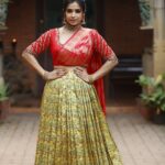 Swetha Changappa Instagram - ದಸರಾ ವಿಶೇಷ ಸಂಚಿಕೆಗೆ ನಾನು ಅಲಂಕಾರ ಮಾಡಿಕೊಂಡಿದ್ದು, ರೆಡಿ ಆಗಿದ್ದು ಹೀಗೆ 😍 ಹೇಗಿದೆ? ನಮ್ಮ Indian attire ಯಾವಾಗ್ಲೂ best alwa????❤️🧿 Makeup:- @keerthiram28 Outfit:- @attire_designer_studio_ this was a very classy Indian outfit. Thank u 😊❤️ Jewellery:- @velvetboxby This was one of my favourite jewellery set. Loved it❤️ Hairstyle:- @hairstyle_by_shashi I loved this hairdo❤️ Assistant:- @vinoda__890 Co-ordination:- @kxsahanaa Photography:- @rakesh_hg_photography lovely clicks .....thank u