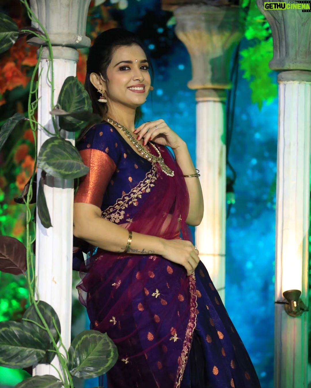 Swetha Changappa Instagram - South Indian attire is my all time favourite 😍 we girls always look our best in South Indian attire... Isn't it?❤️ Make up:- @keerthiram28 Costume: @_rityanusaarh_ this was a beautiful outfit. Thank u guys. Jewellery: @v_best_make_up_studio Hairstyle:- @rashmitha_glamourholic Assistant:- @vinoda__890 Co-ordination:- @kxsahanaa Photography:- @b_h_a_r_a_t_h_photography