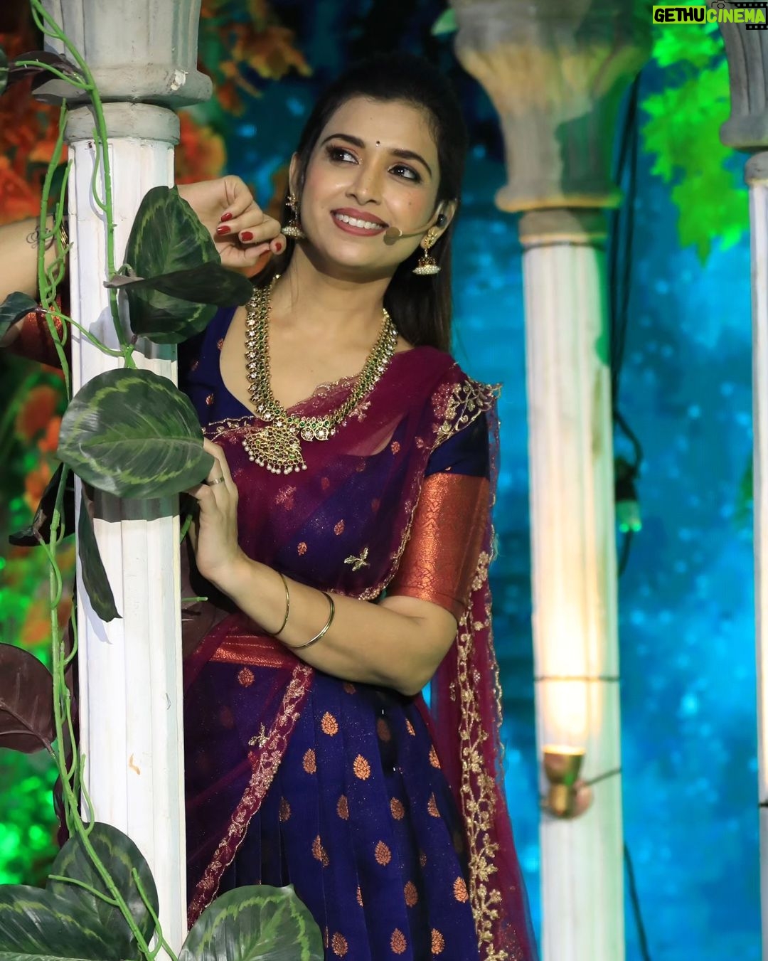 Swetha Changappa Instagram - South Indian attire is my all time favourite 😍 we girls always look our best in South Indian attire... Isn't it?❤️ Make up:- @keerthiram28 Costume: @_rityanusaarh_ this was a beautiful outfit. Thank u guys. Jewellery: @v_best_make_up_studio Hairstyle:- @rashmitha_glamourholic Assistant:- @vinoda__890 Co-ordination:- @kxsahanaa Photography:- @b_h_a_r_a_t_h_photography