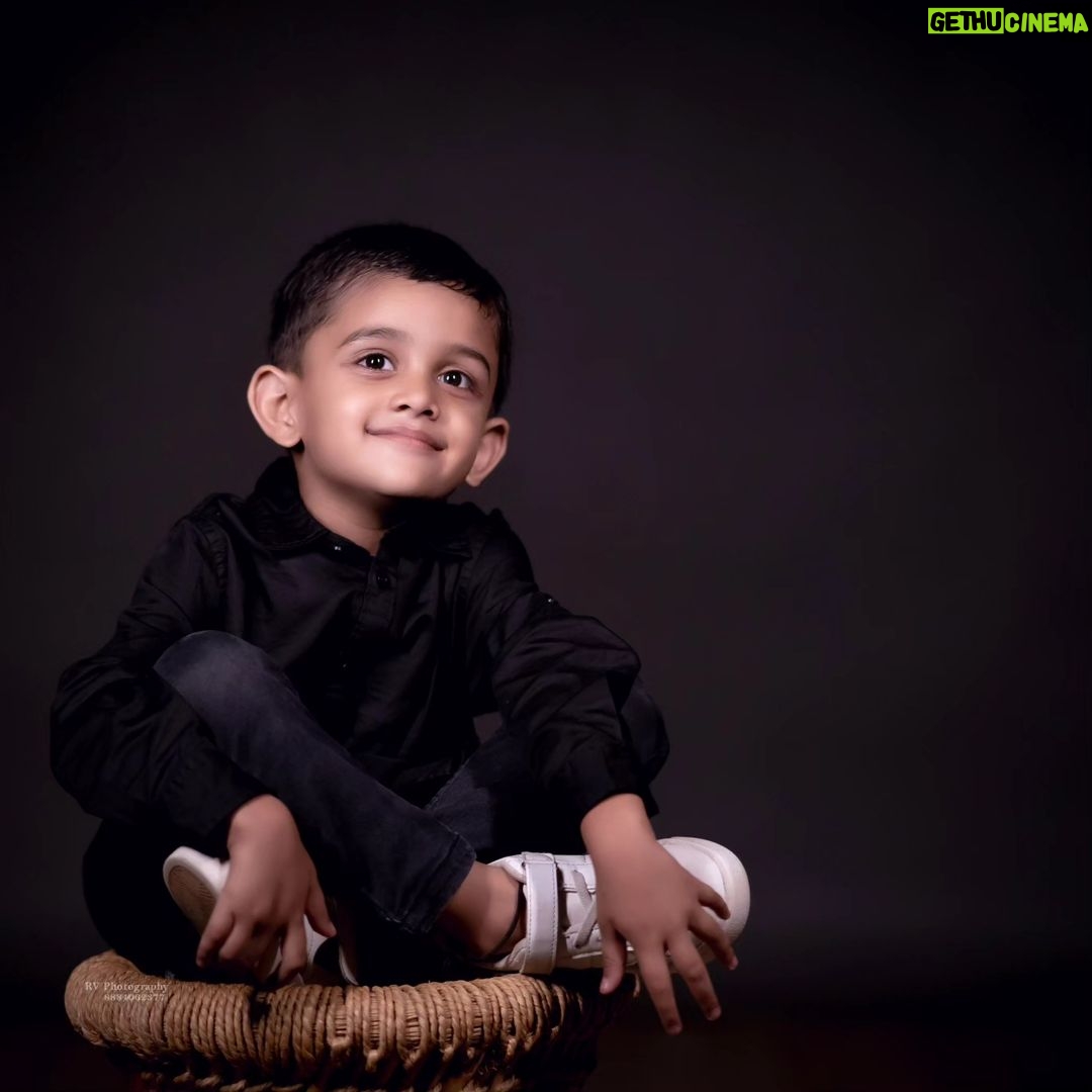 Swetha Changappa Instagram - I have a superstar at home🧿😍 @jiyaan_aiyappa my son shine you are such a poser.🤣 Effortless posing 😍 10 different pictures and 10 different poses ❤️😍🧿 Swipe left for the pictures and tel me which pose did u like ??🤣🤣🤣 Well to capture all these pics,it was such a task for me n my team🙈🤣🧿 Thank u so much my dearest @keerthiram28 @rktopknotchstudio for this lovely and my memorable photoshoot. Photography:- @rudreshcapture Loved the pictures❤️ Hairstyle:-@hairstyle_by_shashi @rashmitha_glamourholic Location:- @motioneyepictures @makeovermomentzbylavanya thank u for being sooo patient for capturing the best pictures with jiyaanu. Assistant:- @vinoda__890