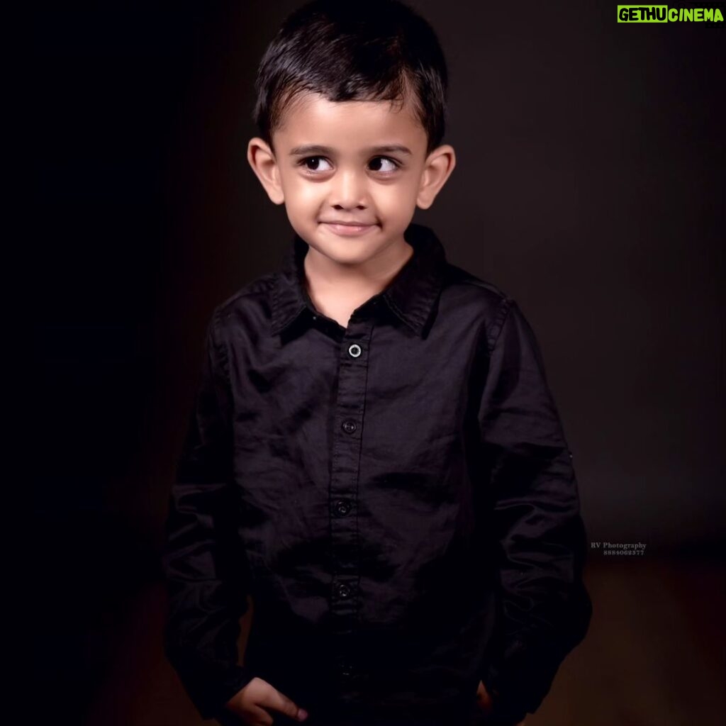 Swetha Changappa Instagram - I have a superstar at home🧿😍 @jiyaan_aiyappa my son shine you are such a poser.🤣 Effortless posing 😍 10 different pictures and 10 different poses ❤️😍🧿 Swipe left for the pictures and tel me which pose did u like ??🤣🤣🤣 Well to capture all these pics,it was such a task for me n my team🙈🤣🧿 Thank u so much my dearest @keerthiram28 @rktopknotchstudio for this lovely and my memorable photoshoot. Photography:- @rudreshcapture Loved the pictures❤️ Hairstyle:-@hairstyle_by_shashi @rashmitha_glamourholic Location:- @motioneyepictures @makeovermomentzbylavanya thank u for being sooo patient for capturing the best pictures with jiyaanu. Assistant:- @vinoda__890