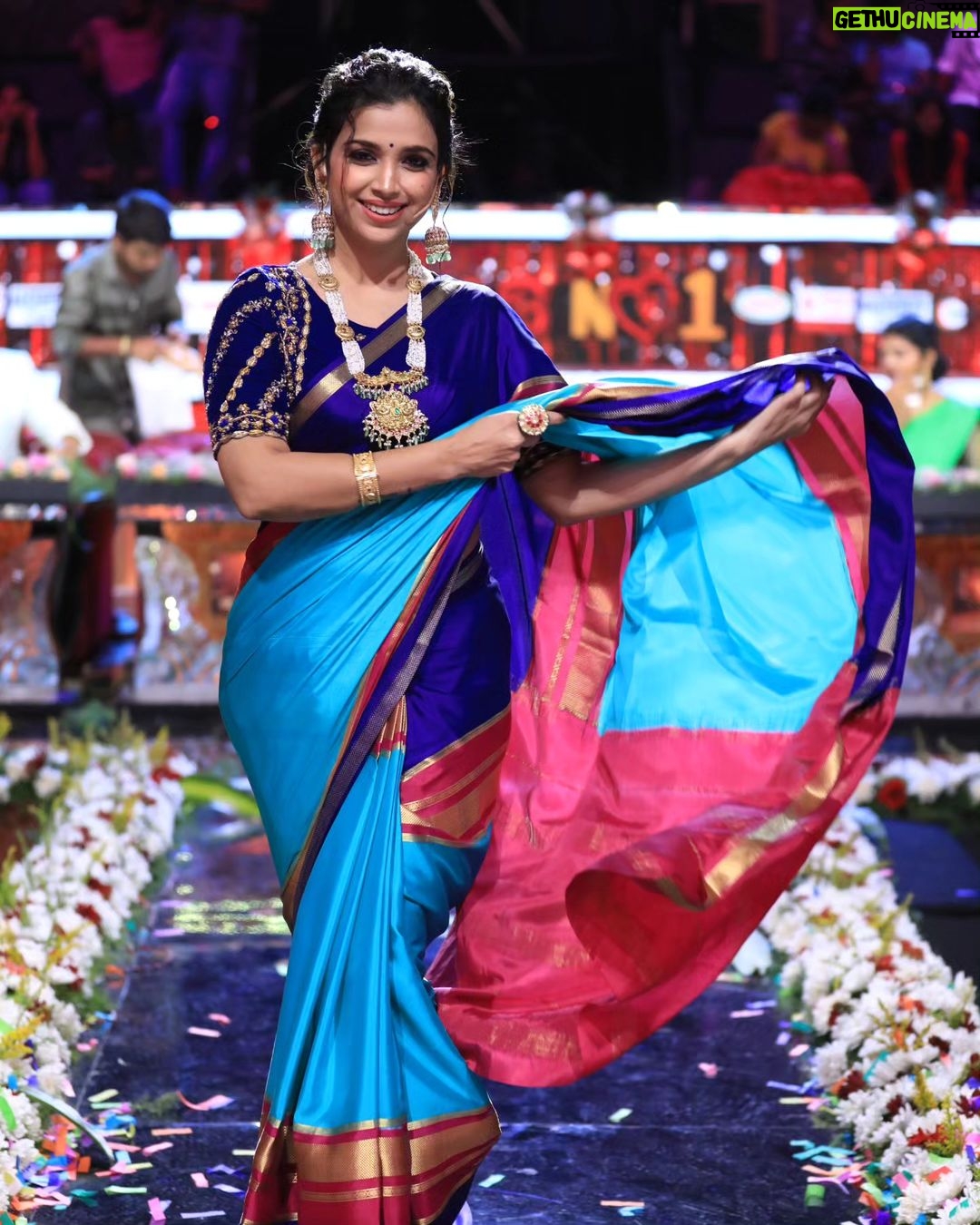 Swetha Changappa Instagram - ಸರ್ವರಿಗೂ ಗೌರಿ ಗಣೇಶ ಹಬ್ಬದ ಹಾರ್ದಿಕ ಶುಭಾಶಯಗಳು💐💐💐 ಎಲ್ಲರಿಗೂ ಸುಖ ಶಾಂತಿ ನೆಮ್ಮದಿ ಕೊಟ್ಟು ವಿಘ್ನ ವಿನಾಯಕ ಕಾಪಾಡಲಿ🙏🏻🙏🏻🙏🏻 Make up :-@keerthiram28 Outfit:- @thenalme Blouse:- @maayarangdesignstudio Jewellery:- @velvetboxby Hairstyle:- @hairstyle_by_shashi Assistant: @vinoda__890