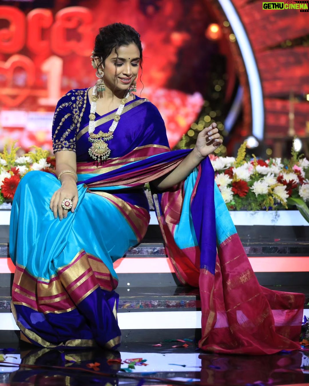 Swetha Changappa Instagram - ಸರ್ವರಿಗೂ ಗೌರಿ ಗಣೇಶ ಹಬ್ಬದ ಹಾರ್ದಿಕ ಶುಭಾಶಯಗಳು💐💐💐 ಎಲ್ಲರಿಗೂ ಸುಖ ಶಾಂತಿ ನೆಮ್ಮದಿ ಕೊಟ್ಟು ವಿಘ್ನ ವಿನಾಯಕ ಕಾಪಾಡಲಿ🙏🏻🙏🏻🙏🏻 Make up :-@keerthiram28 Outfit:- @thenalme Blouse:- @maayarangdesignstudio Jewellery:- @velvetboxby Hairstyle:- @hairstyle_by_shashi Assistant: @vinoda__890