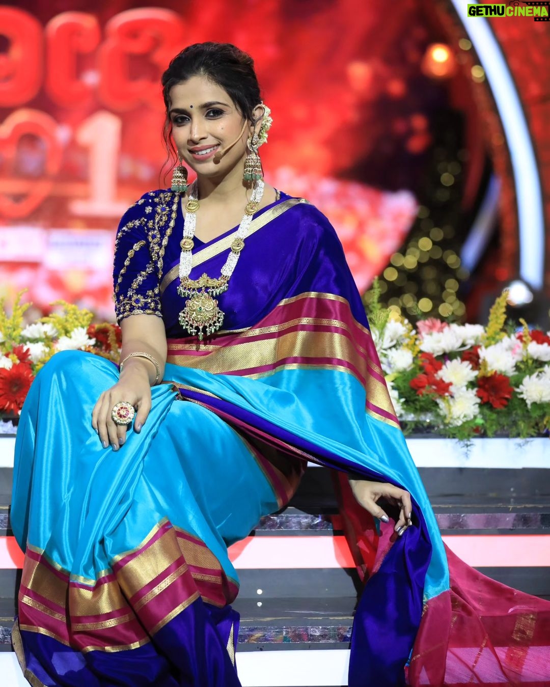 Swetha Changappa Instagram - ಸರ್ವರಿಗೂ ಗೌರಿ ಗಣೇಶ ಹಬ್ಬದ ಹಾರ್ದಿಕ ಶುಭಾಶಯಗಳು💐💐💐 ಎಲ್ಲರಿಗೂ ಸುಖ ಶಾಂತಿ ನೆಮ್ಮದಿ ಕೊಟ್ಟು ವಿಘ್ನ ವಿನಾಯಕ ಕಾಪಾಡಲಿ🙏🏻🙏🏻🙏🏻 Make up :-@keerthiram28 Outfit:- @thenalme Blouse:- @maayarangdesignstudio Jewellery:- @velvetboxby Hairstyle:- @hairstyle_by_shashi Assistant: @vinoda__890