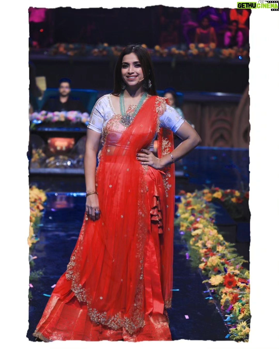 Swetha Changappa Instagram - “Style is a way to say who you are without having to speak.” ❤️ Alwa??? Just loved my look for the grand opening event of JODI NO-1 season 2 ❤️ Makeup:- @keerthiram28 just loved my makeup as always. So apt for the outfit 😍 Outfit:- @nineonine_designstudio loved this elegant outfit . Simple yet classy❤️ Jewellery:- @velvetboxby ohhh I fell in love with this piece of jewelry. I usually don't wear heavy jewelry.but this one stole my heart ❤️ Hairstyle:- @rashmitha_glamourholic U know my hair better than anyone else ❤️ thank you ❤️ Assistant :- @vinoda__890 Photography:- @b_h_a_r_a_t_h_photography