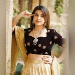 Swetha Changappa Instagram - ಈ ಫೋಟೋಗಳಿಗೆ ನೀವು caption ಕೊಟ್ರೆ ಯಾವ caption ಕೊಡ್ತೀರಾ?😍 ಜೋಡಿ ಉತ್ಸವಕ್ಕೆ ನಾನು ಈ ರೀತಿ ಅಲಂಕಾರ ಮಾಡಿಕೊಂಡಿದ್ದು ❤️ Simple yet very classy. Thank u my lovely team for this classy look ... Make up:- @keerthiram28 Outfit:- @the_glamhouse_designer_studio. Nice outfit. Thank u guys..... Jewellery:- @rentbridaljewels Vani this was a beautiful piece of jewelry.loved it. Thank u dear ❤️ Hair:- @hairstyle_by_shashi Assistant:- @vinoda__890 Co-ordination:-@kxsahanaa Photography:- @rakesh_hg_photography